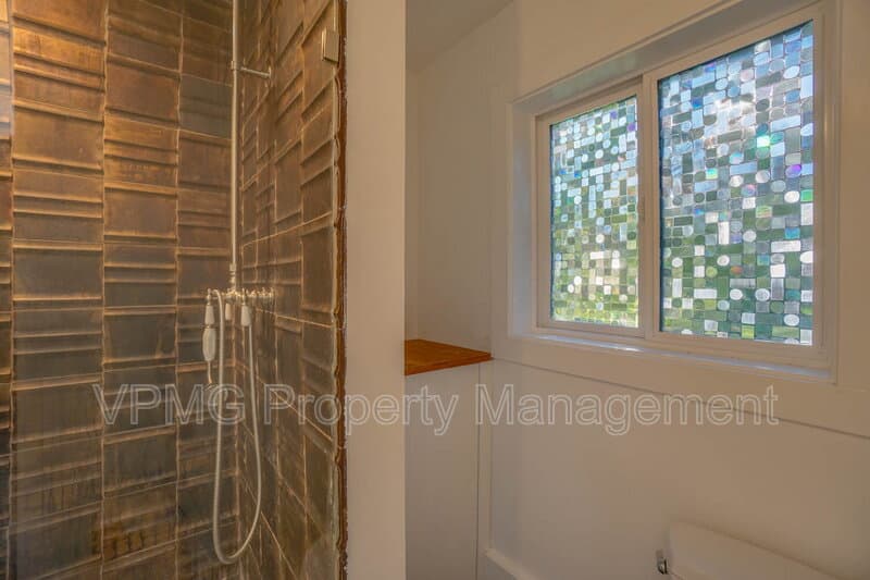 Ridgefield House: 139 N 19th Ct