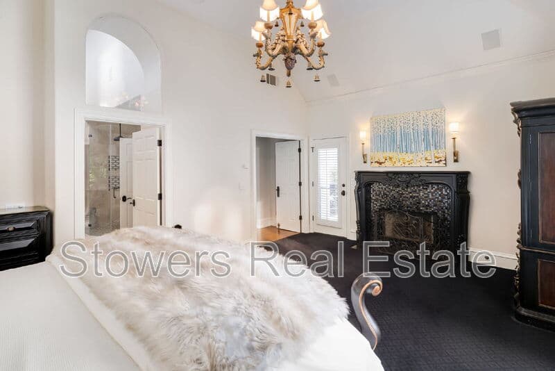 Danville House: 4482 Deer Ridge Rd