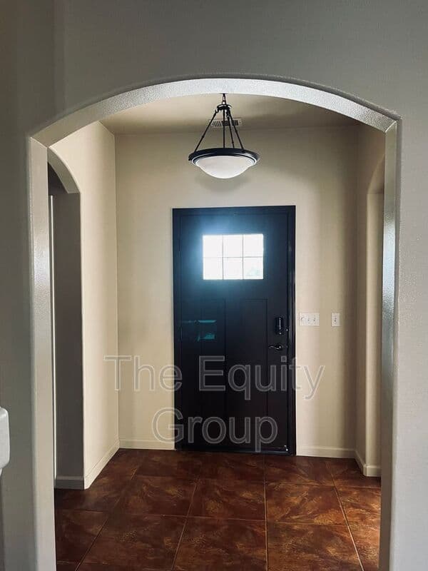 Farmersville House: 1856 North June Ave