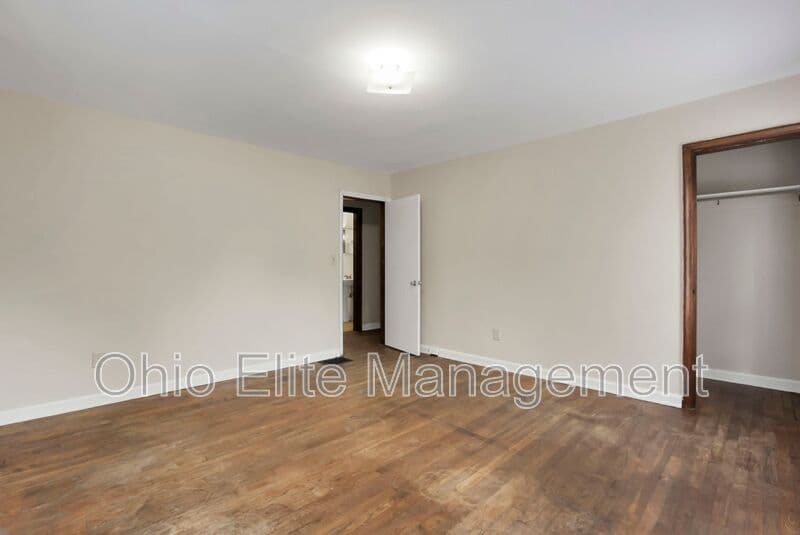 Columbus House: 53 S Burgess Ave