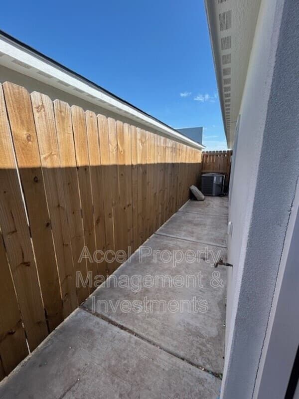 Alamo Condo: 1122 Country Club Drive