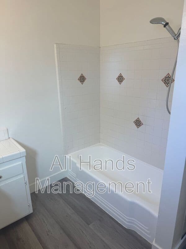 Long Beach Condo: 231 Loma Avenue