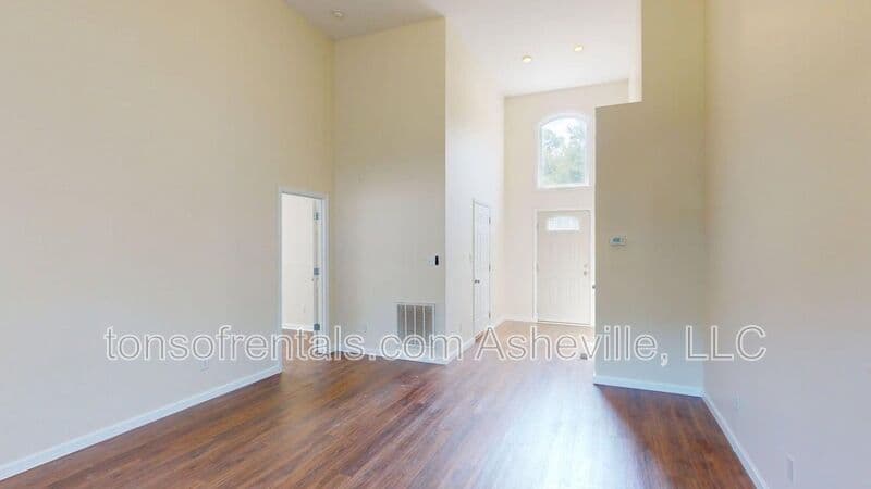 Swannanoa House: 111 Woodcreek Circle