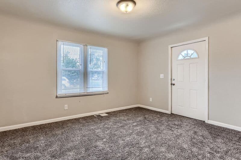 Aurora Condo: 1902-1904 Paris St.