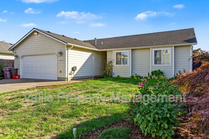 Salem House: 4468 Countryside Ct NE