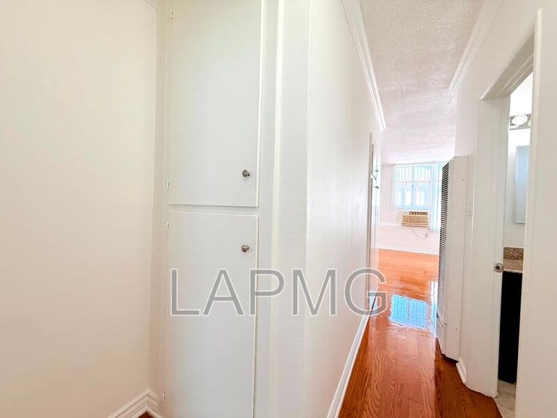 Los Angeles House: 1029 N. Ardmore Avenue