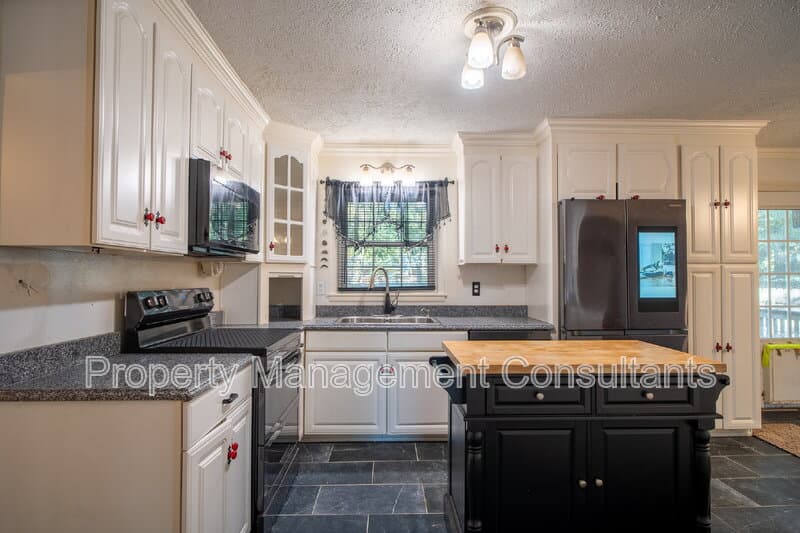 Huntsville House: 6604 Willow Ridge Road Northwest