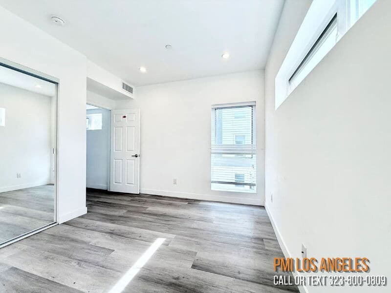 Los Angeles Condo: 1260 1/2 Leighton Avenue