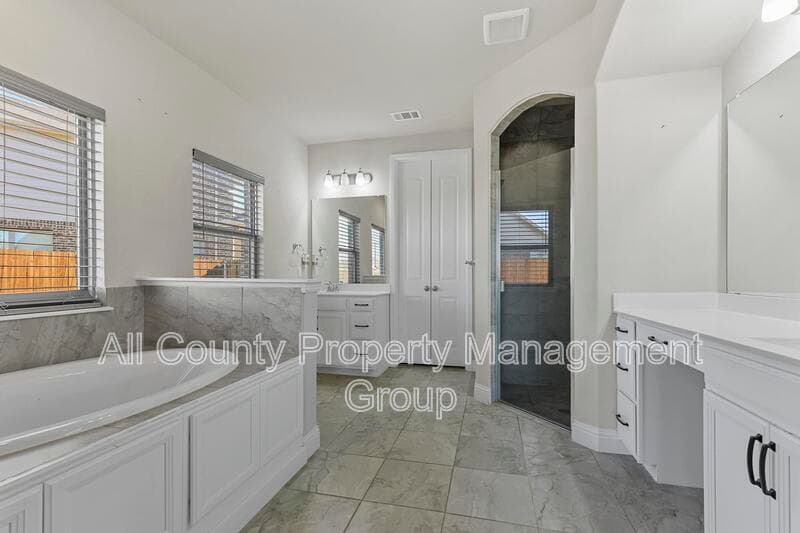 Fort Worth House: 5757 Broad Bay Lane
