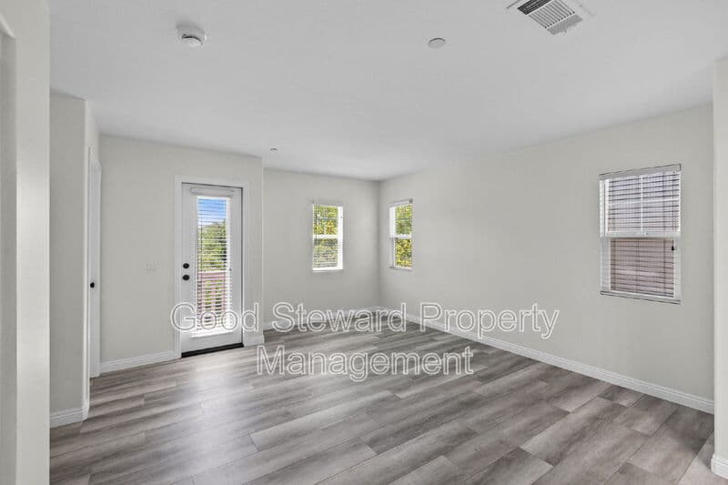 Ladera Ranch House: 6 Lindenwood Farm