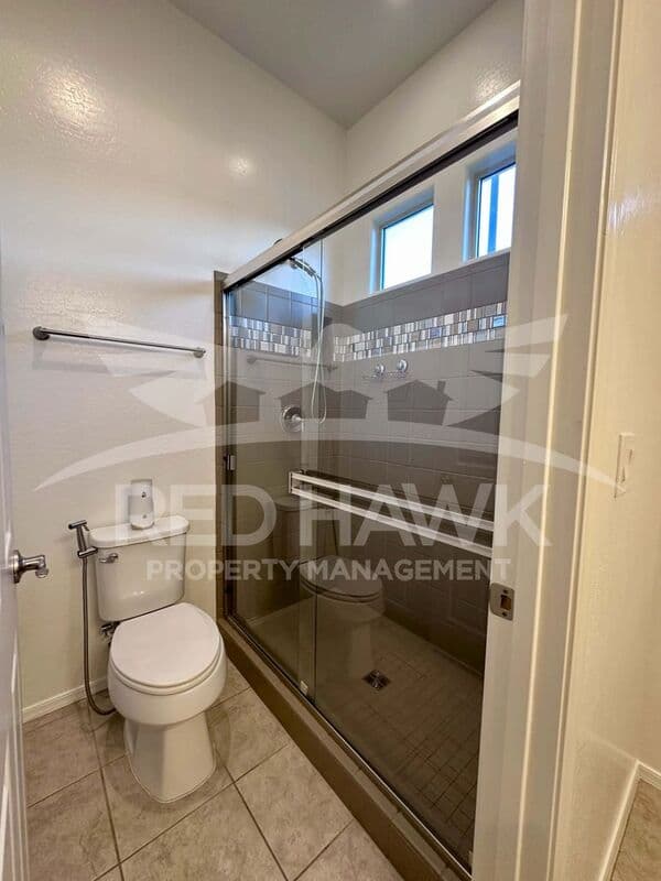 Gilbert House: 991 E Holland Park Dr