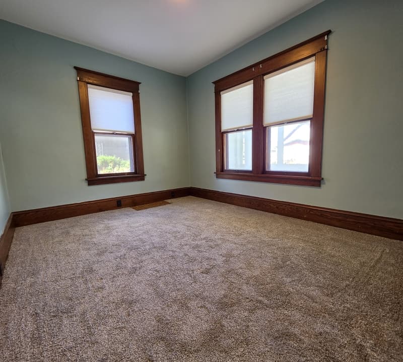 Oshkosh Condo: 343 West 14th Avenue - 343 Lower