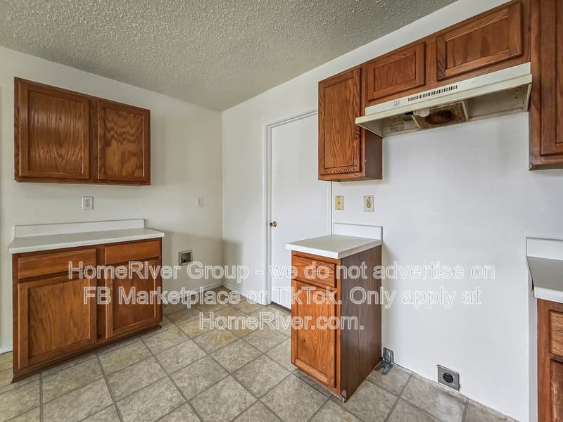 Arlington House: 8011 Mosstree Dr