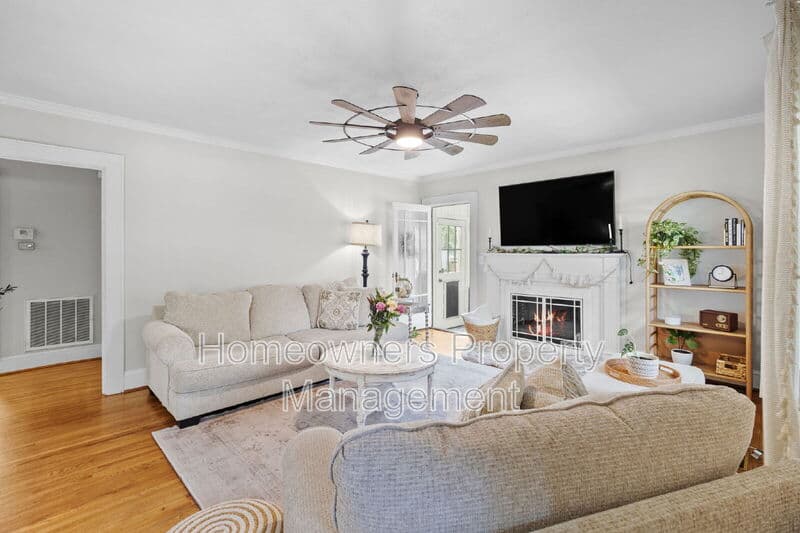 Fayetteville House: 816 Winston Avenue
