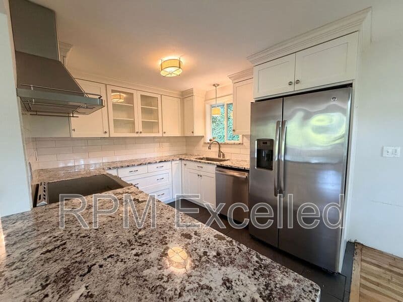 Kent House: 24625 148th Ave SE