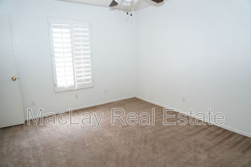 San Tan Valley House: 983 E Denim Trail