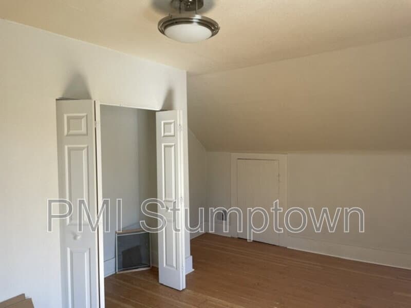 Oregon City House: 601 South McLoughlin Boulevard
