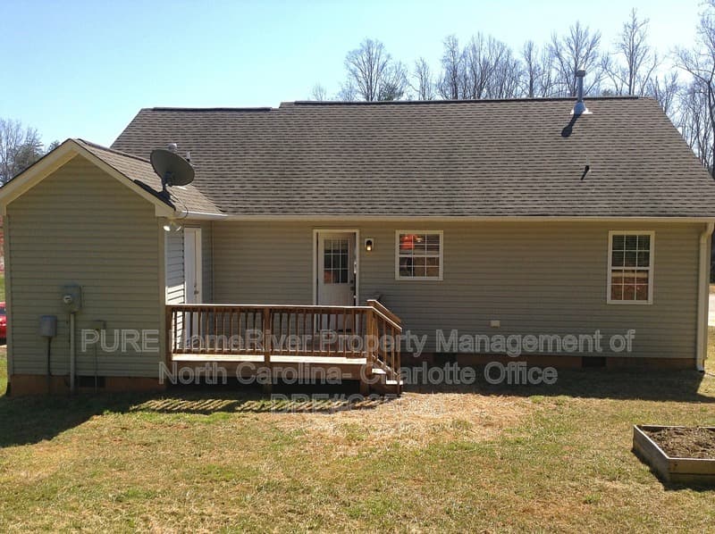 Winston Salem House: 3181 Ridgeback Dr