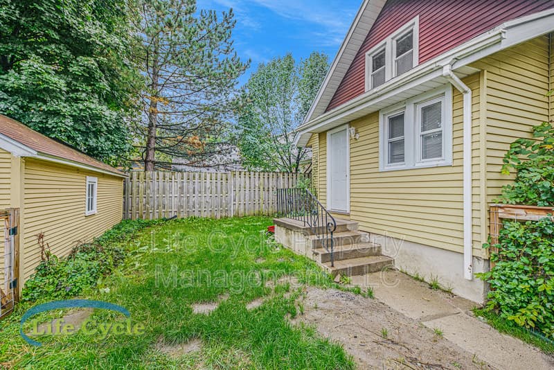 Grand Rapids House: 148 Diamond NE