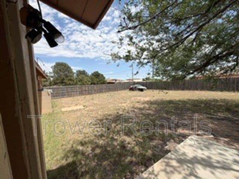 Midland House: 1624 Magnolia