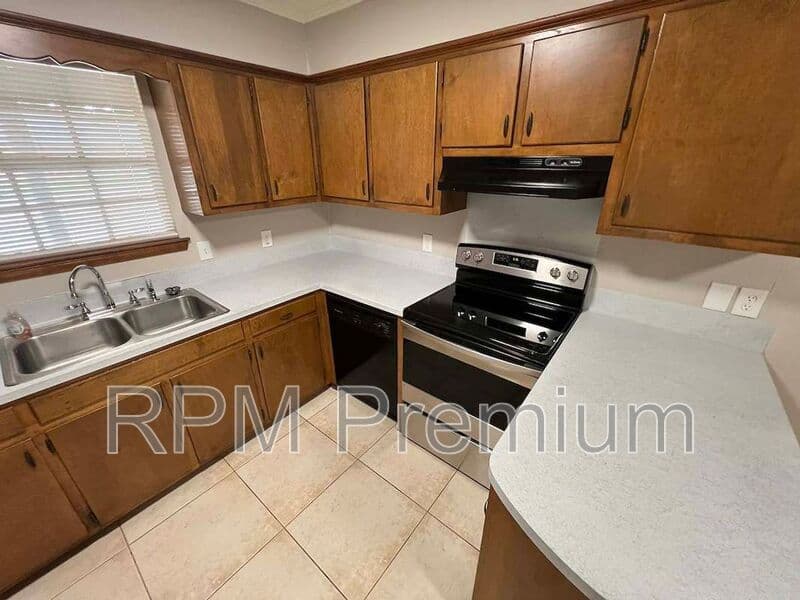 Zachary House: 1114 Willow Creek Dr.