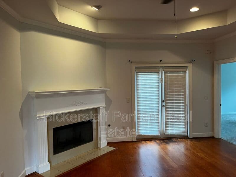 Columbus House: 7013 Imperial Way