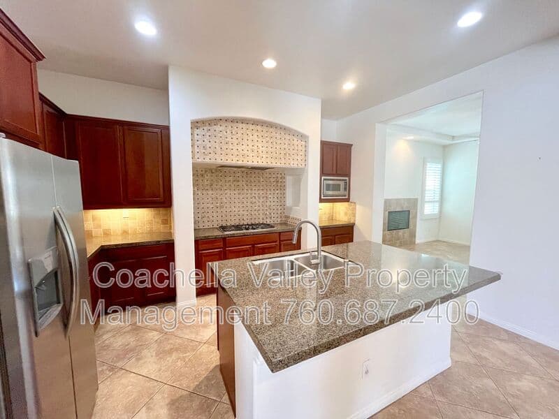 Cathedral City House: 511 Via Assisi