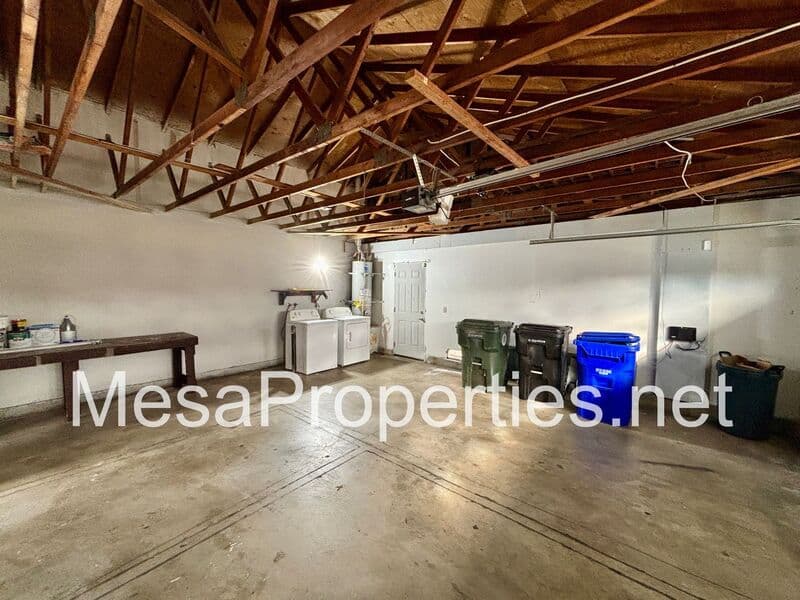 Upland House: 197 Spinnaker Way
