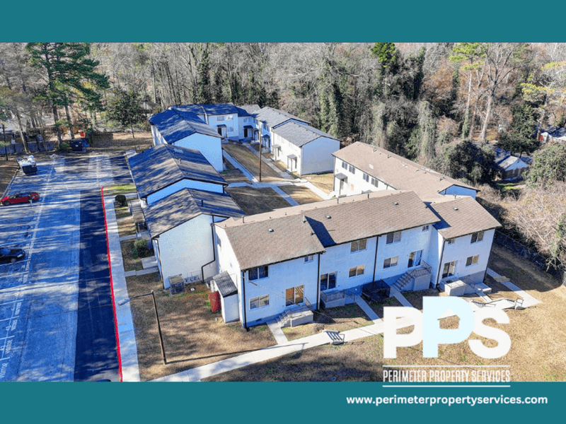 Atlanta House: 390 West Lake Avenue