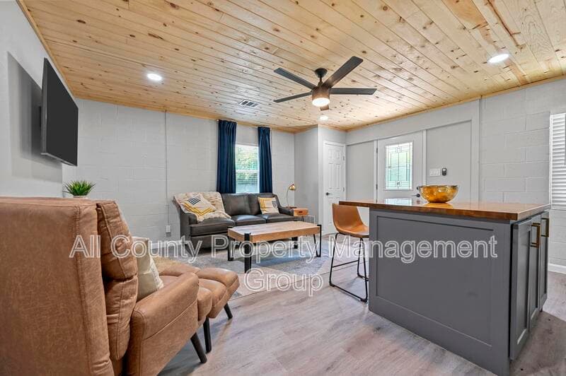 Hurst House: 1444 Cimarron Trail