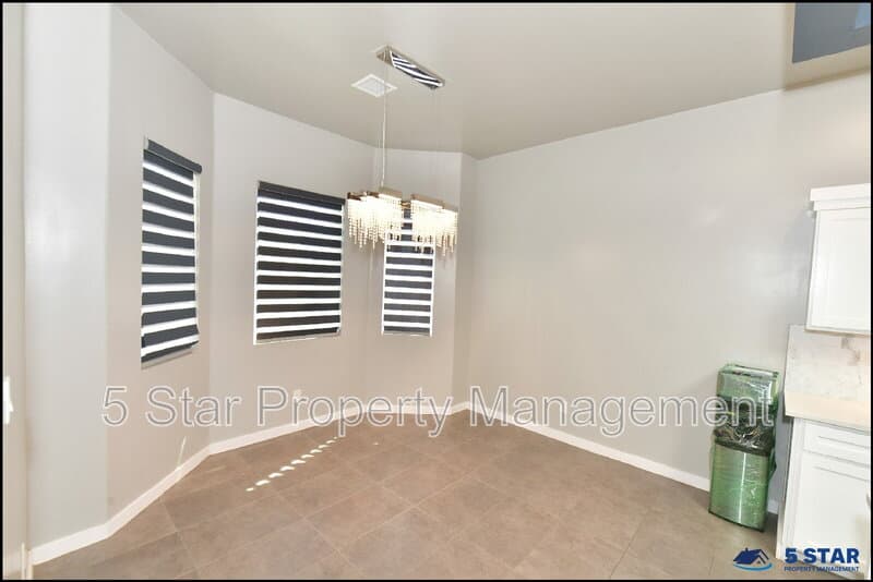 El Paso House: 2412 Tierra Lejana Pl