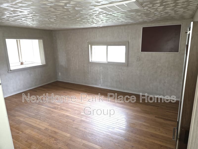 Clare House: 659 Prairie Street