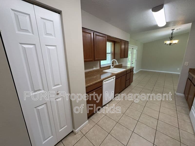 Summerfield House: 13606 SE 48th Court