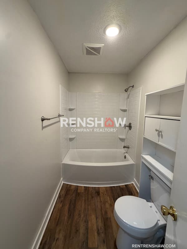 Lexington House: 450 Bedwell St