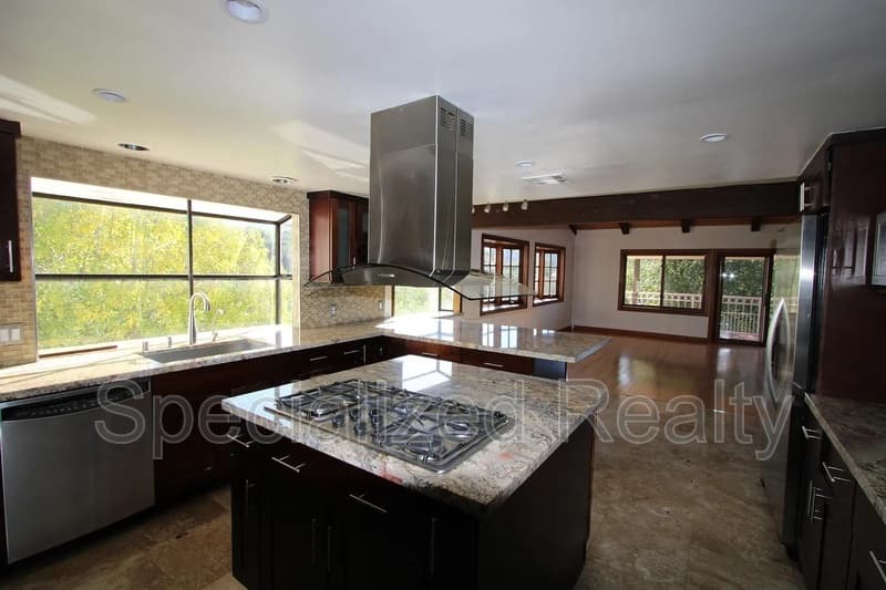 La Canada Flintridge House: 3694 Berwick Drive