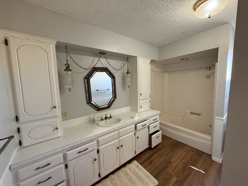 Ada House: 110 South Stonewall Avenue