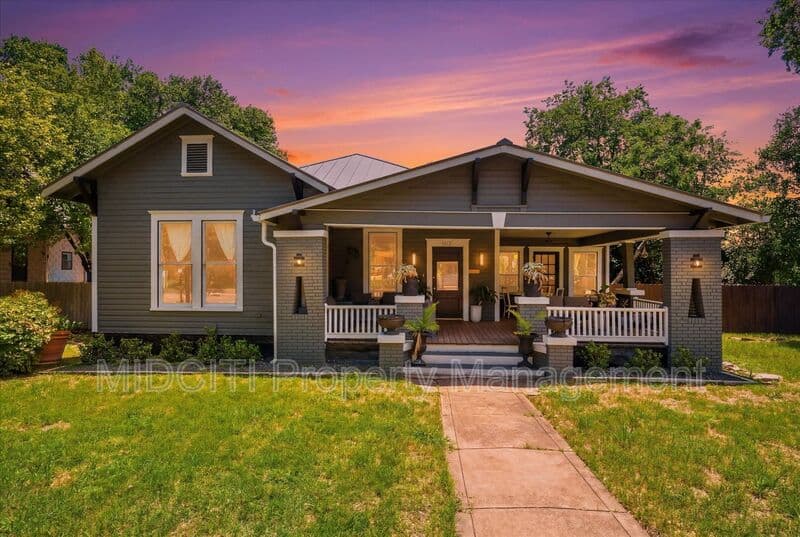 San Marcos House: 1017 W Hopkins St