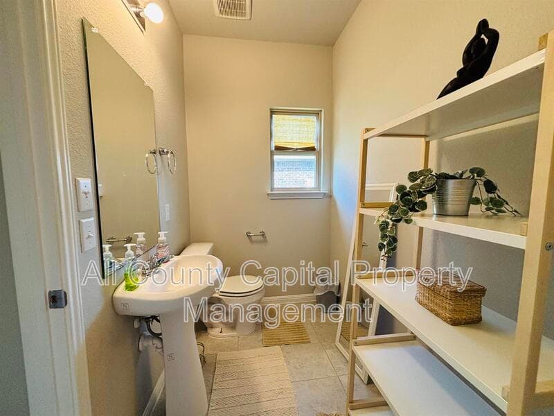 Manor House: 12605 Albatross Pass