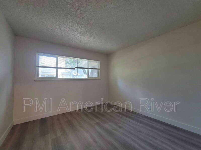 Citrus Heights Townhome: 6501 Greenback Ln