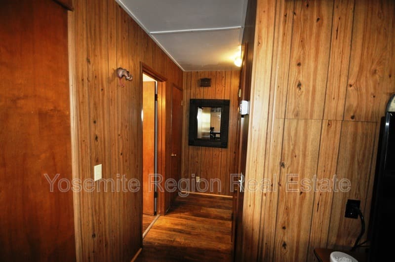 Groveland House: 20415 Pine Mountain Drive