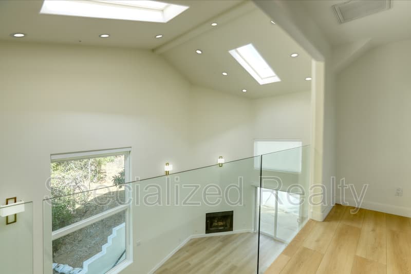 Los Angeles House: 1827 Hill Drive