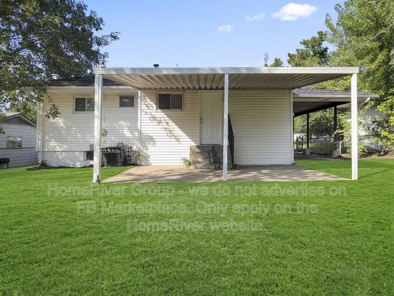 Saint Louis House: 218 Ben Nevis Rd