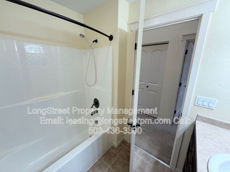 Salem House: 823 Crouchen St NW
