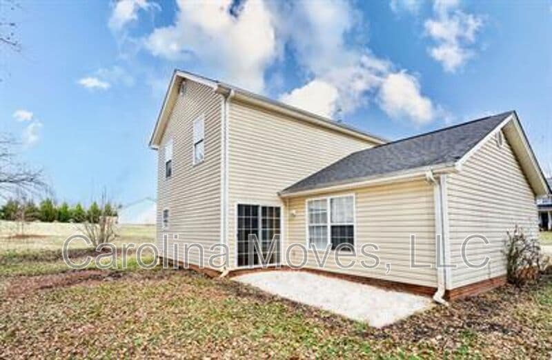 Taylors House: 302 Shellbark Drive