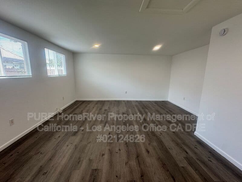 Lynwood House: 10977 1/2 Pope Avenue