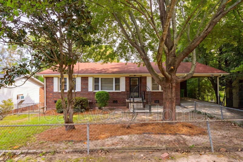 Columbia Condo: 1911 Cermack St