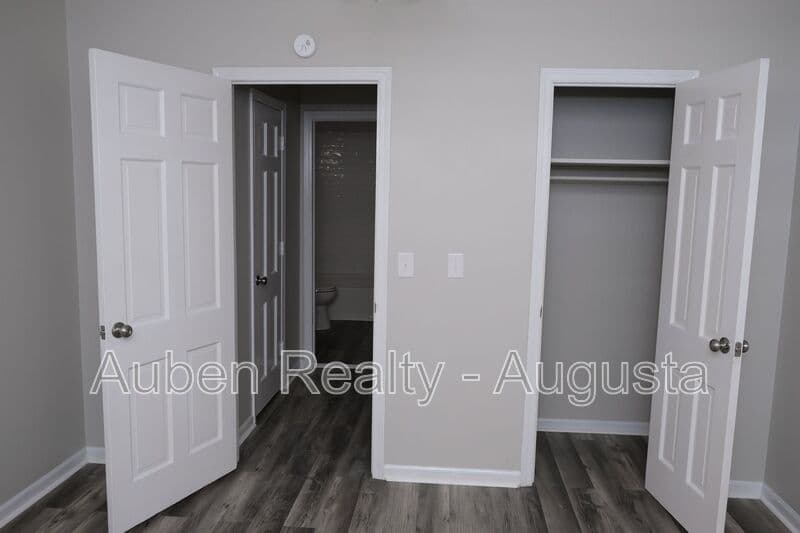 Augusta House: 1604 Johns Road