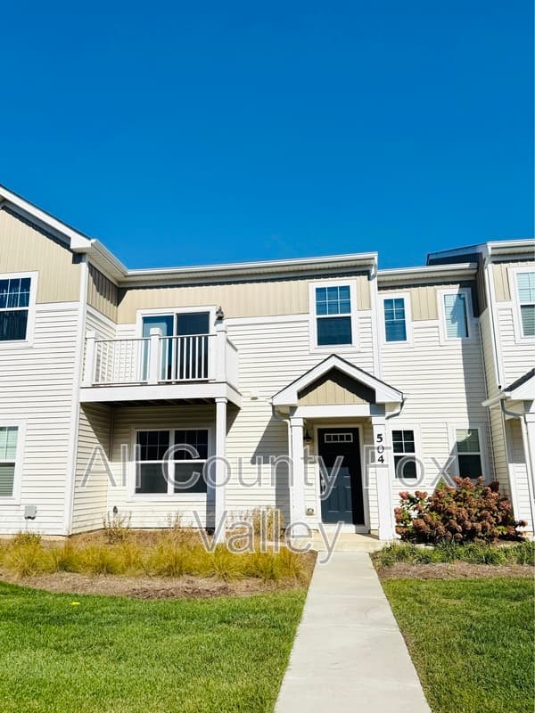 South Elgin Townhome: 504 Comstock Road