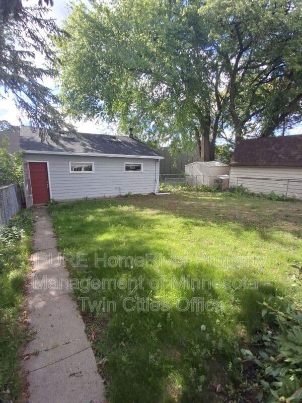 Saint Louis Park House: 2632 Toledo Avenue S