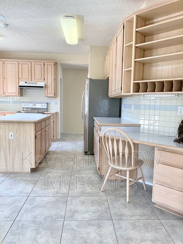 Plano House: 2320 Kittyhawk Drive
